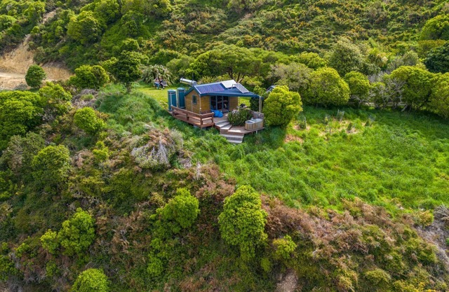 Passage Hut Pepin Island, overlooking the natural peninsulas of Delaware Bay and the Pe