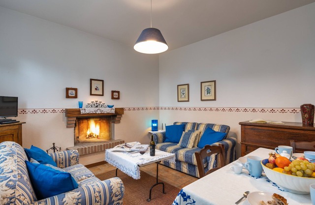 PASSERO:Peaceful farmhouse close to Tuscany 's best treasures, 1 mile from shops