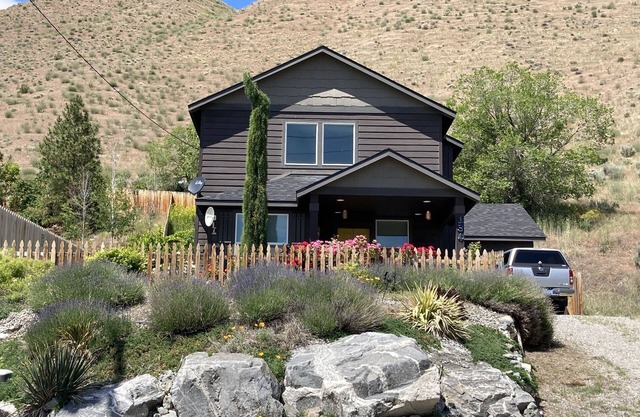 Pateros, WA "Getaway" 2BR 2BA Sleeps 6!