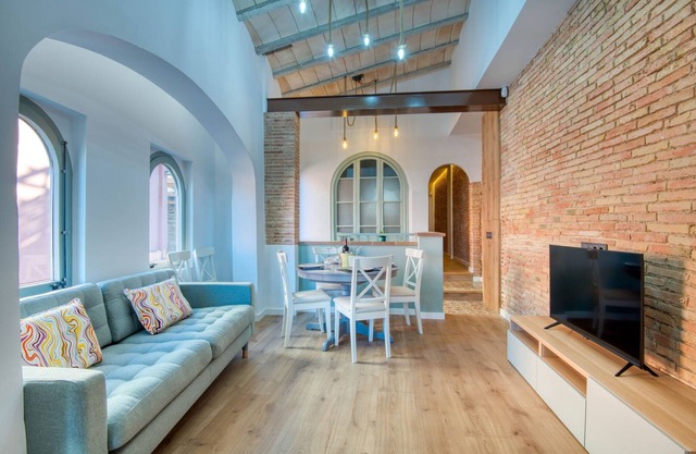 PATI BLAU 1: Charming Apartment in the Heart of Caldes de Malavella