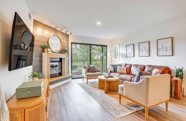 Patio & Dillon Reservoir Views: Chic Frisco Condo!