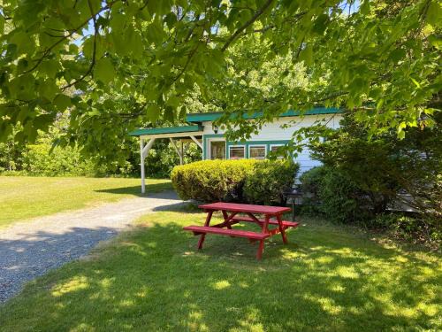 PATIO MOTOR COURT