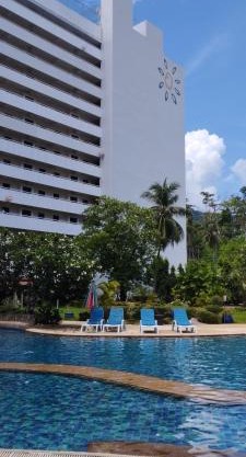 Patong beach apartment for up to 4 person