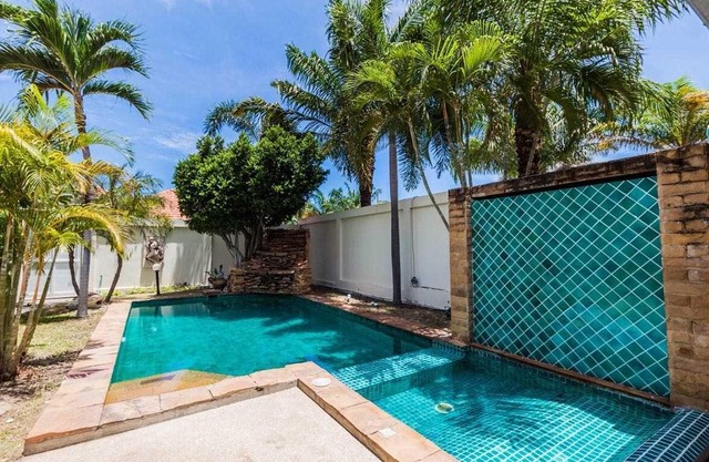 Pattaya Luxury Villa with Private Beach芭提雅私家海滩别墅
