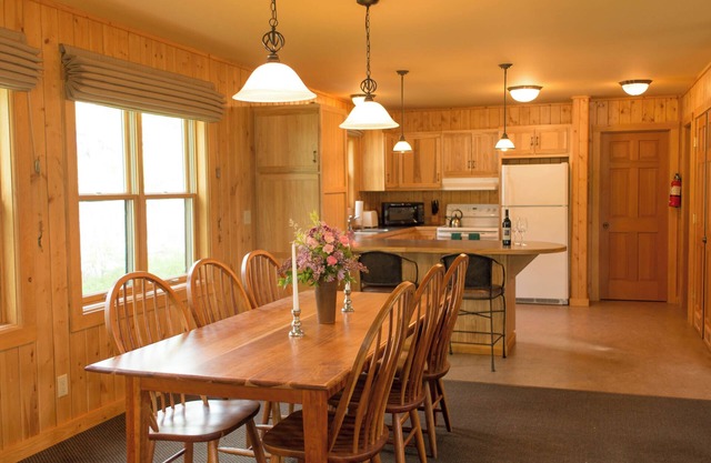 Patterson Lake Cabin Grand Suite 2-Bdrm