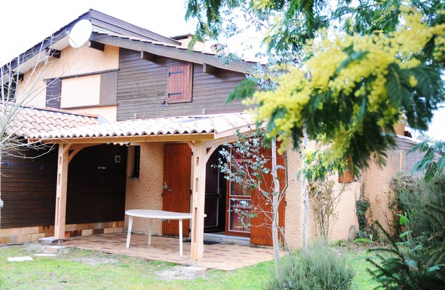 Pavilion classified 2 stars in a quiet area 150 m from the lake