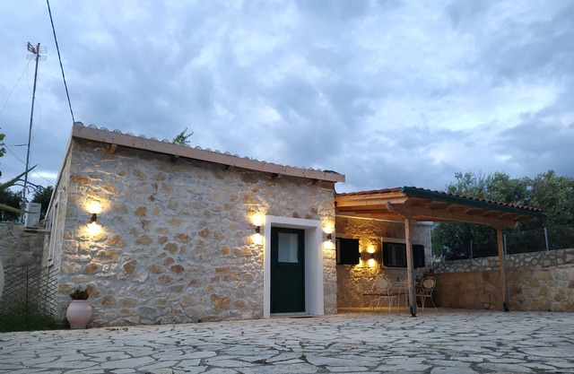 Paxos Dream House - Stone House With Private Patio and Free Parking