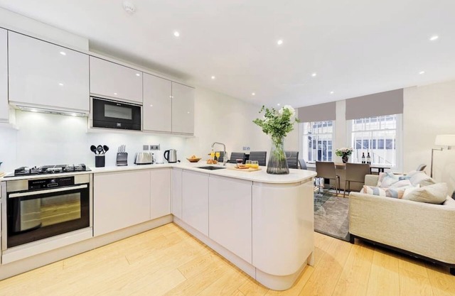 PBC | Luxury Three Bedroom Apartment Soho GT2