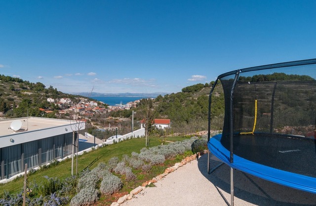 Peace and quiet, away from the noise of the city, villa offers a divine holiday