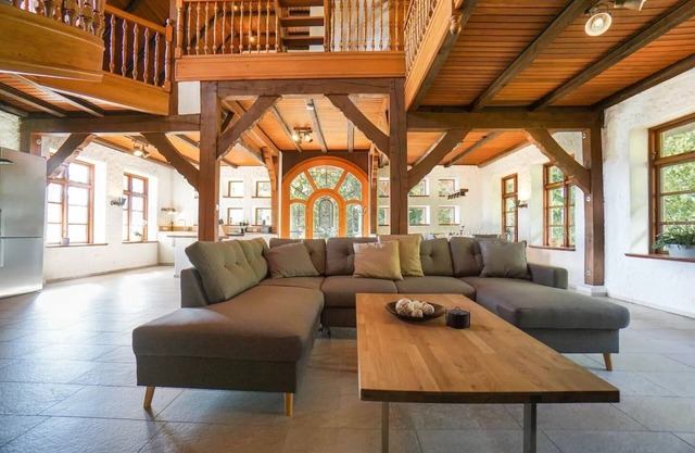 Peace and quiet under thatched roof with sauna, whirlpool and fireplace