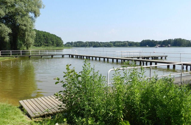 Peace and relaxation can be found on the Müritz in a direct seaside location