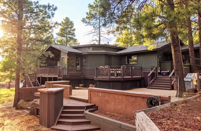 *Peace+Pines Paradise* - Cozy Luxury in the Forest