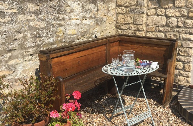 Peaceful 1 Bed apartment, self contained and private, perfect for 2.