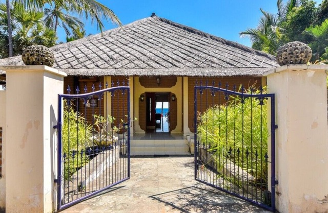 Peaceful 2 Bedroom Beachfront Villa North Bali