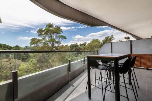 Peaceful 2 bedroom unit with Free parking