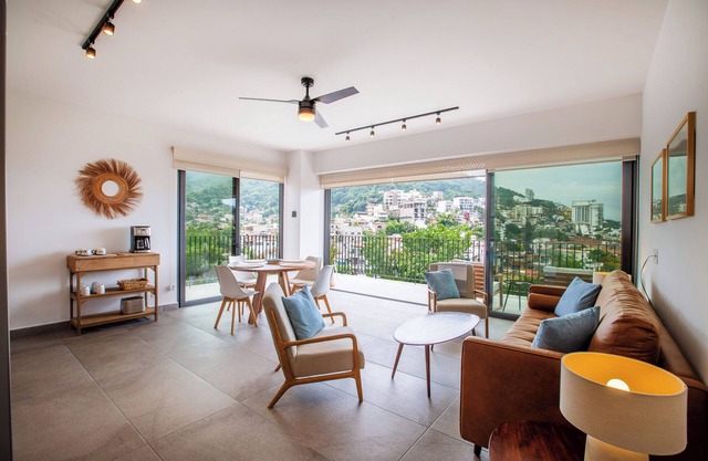 Peaceful 2BR w/Pools, Gym & Bar