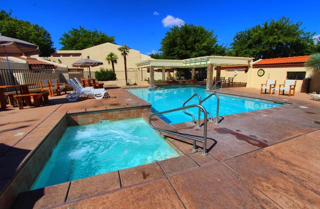 Peaceful 2BR w/Pools & Fireplace