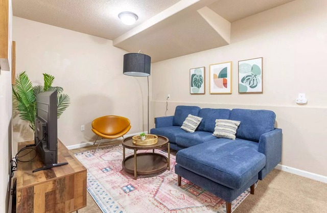 Peaceful 3-BDR townhome with WiFi, AC in Beaverton - 24 Hour Self Check in
