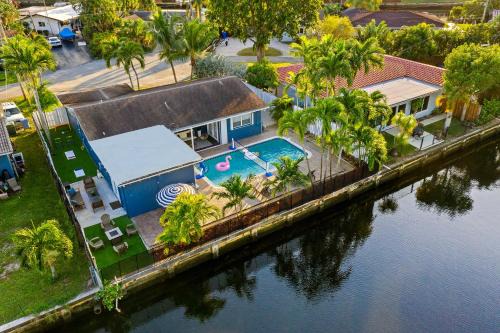 Peaceful 5BR -Waterway Views Private Heated Pool