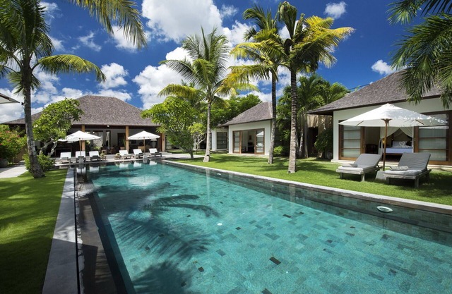 Peaceful 7BR Villa, 3Min Drive To Petitenget Temple! - W/Private Swimming Pool!