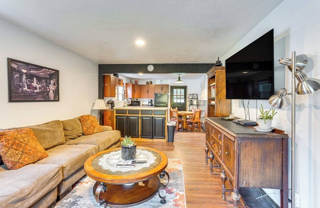 Peaceful Acreage: Sioux Falls Home w/Grill!