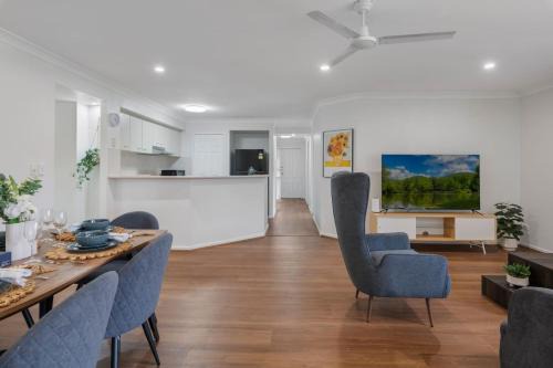 Peaceful and Convenient 4BR Family Modern Retreat