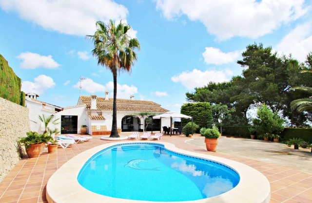 Peaceful and traditional 4 bed villa with gardens