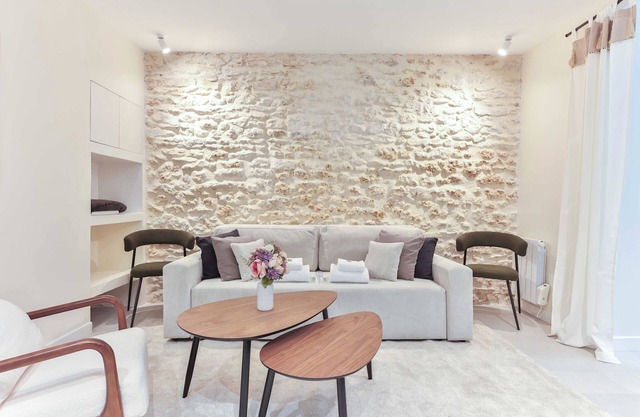 Peaceful apartment in Eiffel Tower