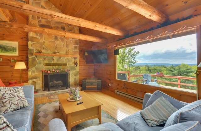 Peaceful Bedford Escape: Deck & Stunning Views!