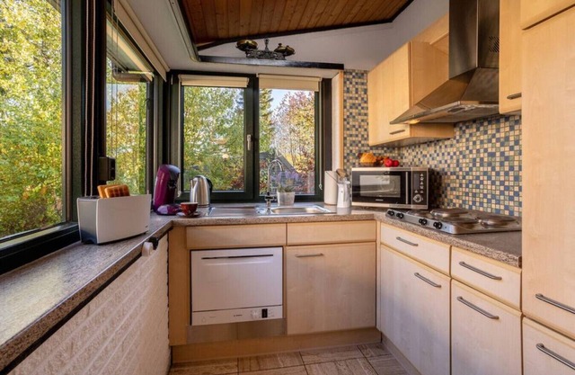 Peaceful Bungalow Garden Fireplace Self Check-in