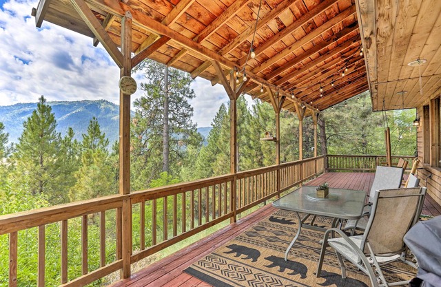 Peaceful Cabin w/Mtn + River Views, Fire Pit