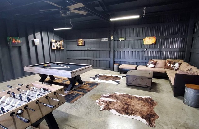 Peaceful Cabin with Game Room and Hot Tub Near Olympic National Park