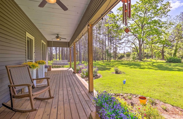 Peaceful Cairo Farmhouse w/Barn & Fire Pit