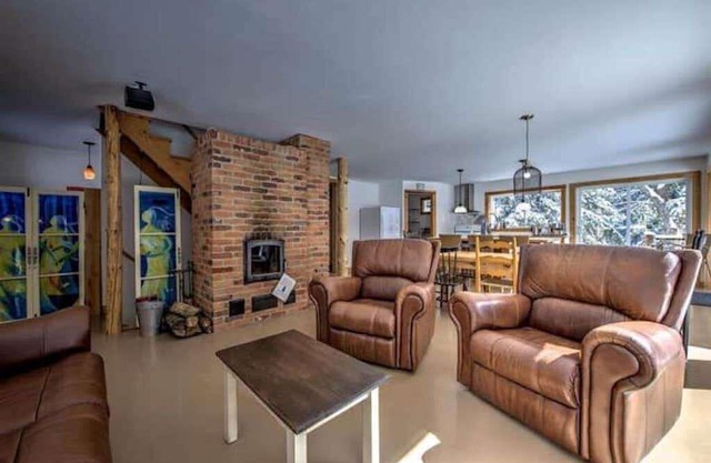 Peaceful Chalet with river