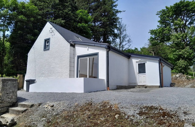Peaceful Cottage in the Clare countryside, amazing views and close to the water