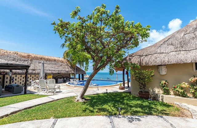 Peaceful cottage on the beach with heated pool, sunsets and tropical gardens