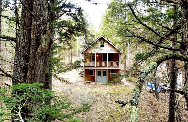 Peaceful, Cozy, Cabin & Boats on Waterfront Property in Beaver Cove