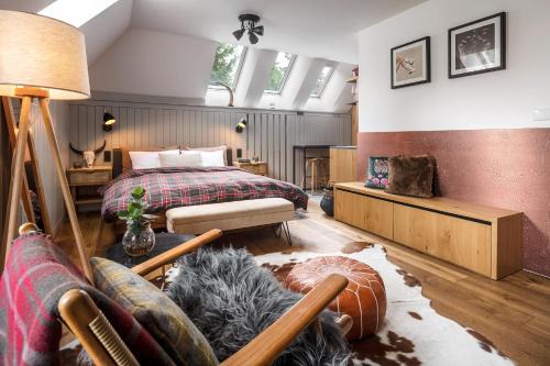 Peaceful, Cozy Designer Mountain Studio