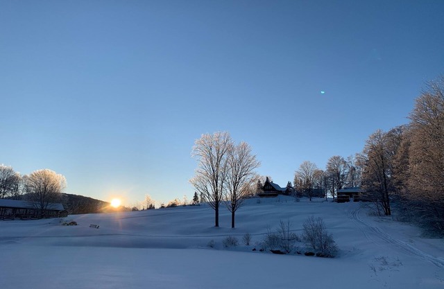 Peaceful, cozy, off-grid cabin on a horse farm in the beautiful mountains of VT.