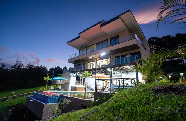Peaceful and Quiet Vacation house, Mountain view and Birds Paradise