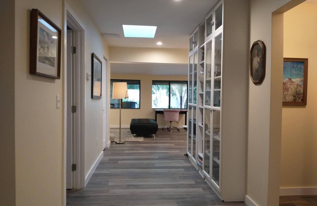 Peaceful Custom Home with Pool - 5 miles from beach!