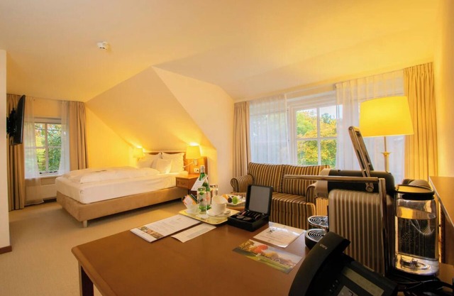 Peaceful Escape Ideal for a Romantic Getaway - with Indoor and Outdoor Pool