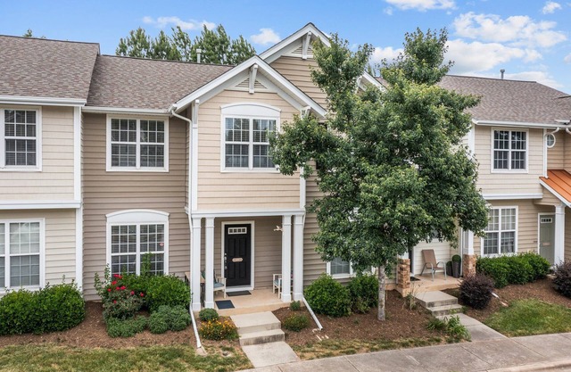 Peaceful, Family-Friendly Townhome in Hope Valley Farms, Durham NC