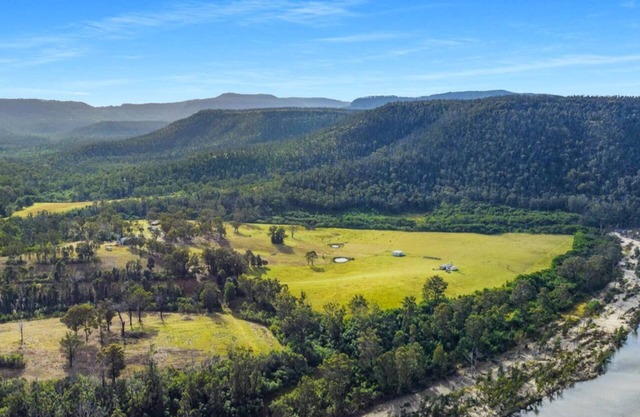 Peaceful Farmstay With Prime River Frontage