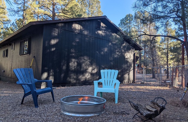 Peaceful Getaway In The Pines w/Screened Porch
