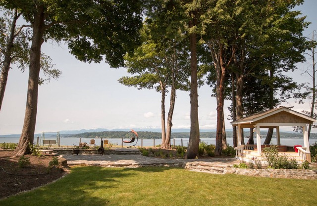 Peaceful getaway on the waterfront