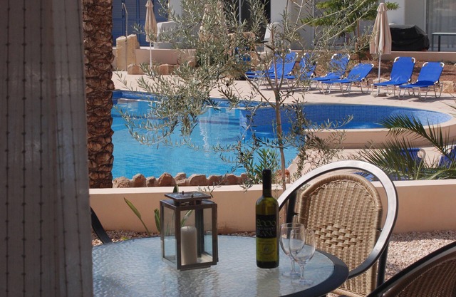Peaceful ground floor poolside apartment in Anarita near Paphos