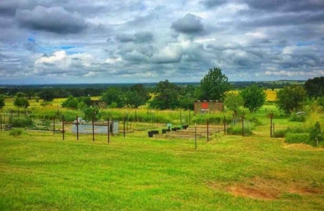 Peaceful Hilltop Retreat 2 Rm Suite w/ Epic View Queen/Double (for up to 6)