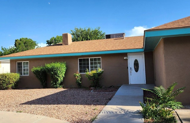Peaceful Historic Stay Near Downtown for Traveling Nurses Professionals Couples