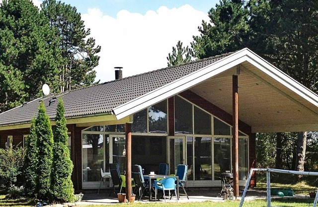 Peaceful Holiday Home in Rødby With Indoor Whirlpool
